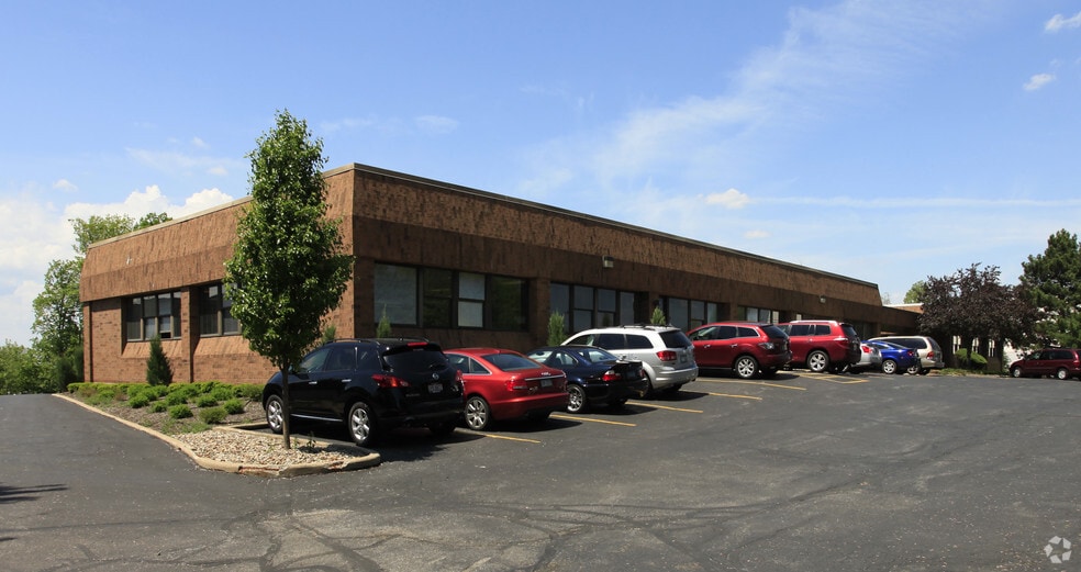 8300 Dow Cir, Strongsville, OH for lease - Building Photo - Image 1 of 25