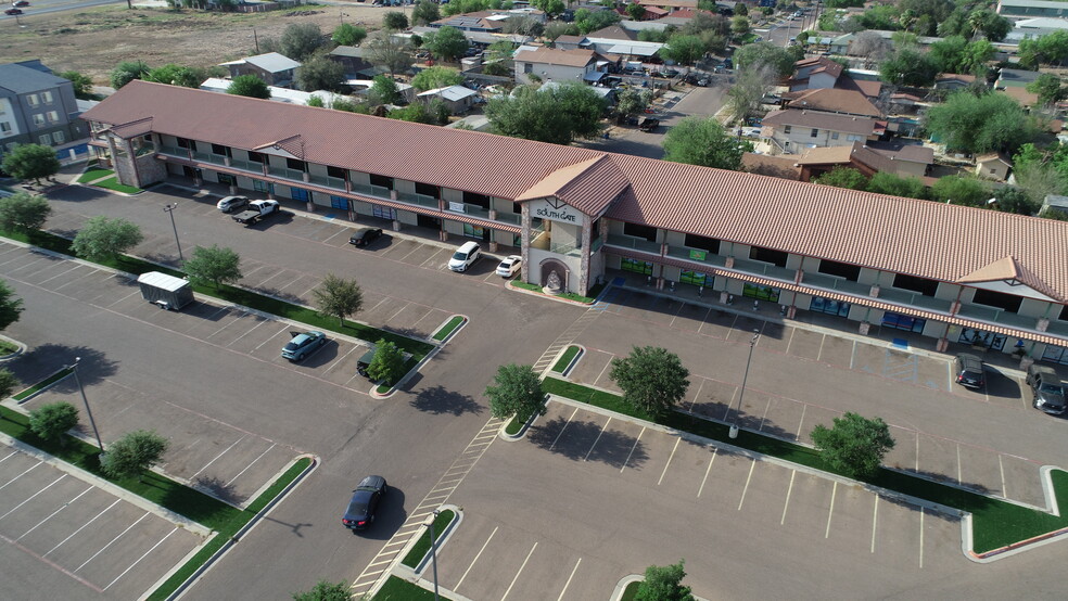 2110 Lomas Del Sur Blvd, Laredo, TX à louer - Photo du bâtiment - Image 2 de 21
