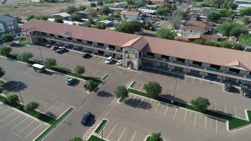 2110 Lomas Del Sur Blvd, Laredo, TX à louer - Photo du bâtiment - Image 2 de 21