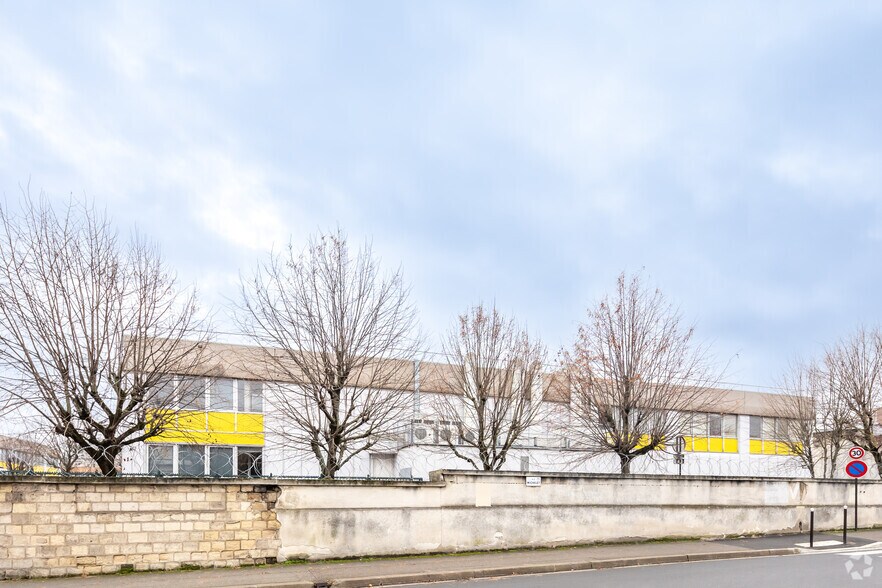 1 Rue Michelet, Ivry-sur-Seine à louer - Photo du bâtiment - Image 2 de 25
