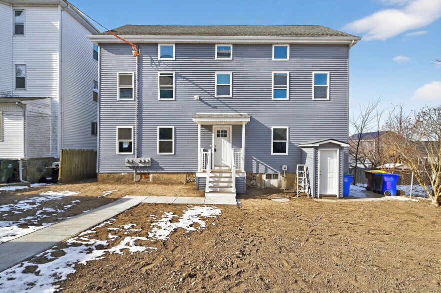 165 Grant St, Fall River, MA à vendre - Photo du bâtiment - Image 2 de 59