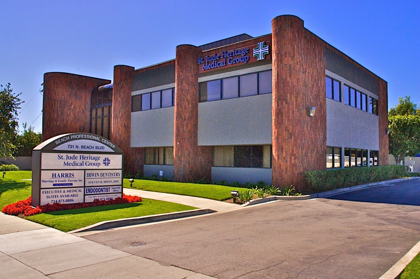 731 N Beach Blvd, La Habra, CA à louer Photo du bâtiment- Image 1 de 17