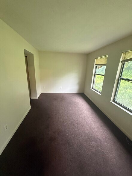 77 Quail Holw, Inez, KY à vendre - Photo du bâtiment - Image 2 de 49