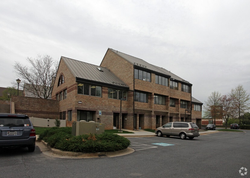841 Quince Orchard Blvd, Gaithersburg, MD for lease - Primary Photo - Image 1 of 14