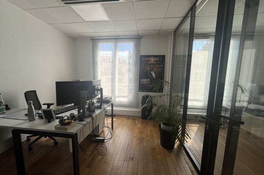 19 Avenue De Messine, Paris for lease - Interior Photo - Image 2 of 5