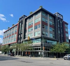 460 Doyle Ave, Kelowna, BC à louer Photo du bâtiment- Image 1 de 4