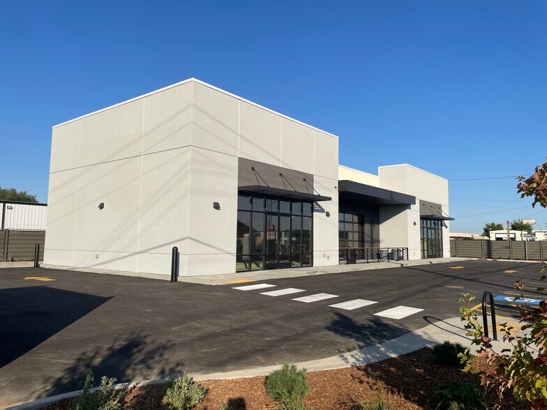 6202 Cleveland Blvd, Caldwell, ID for lease - Building Photo - Image 2 of 4