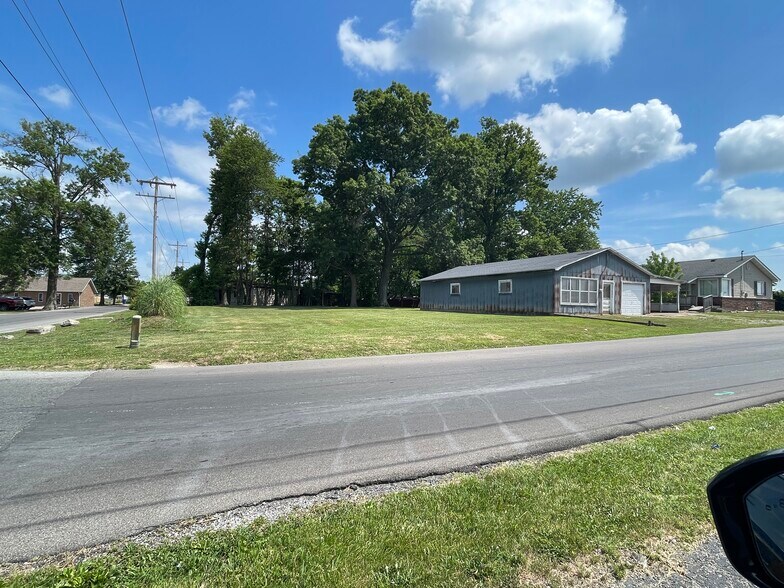 1504 W Dufour St, Marion, IL à vendre - Photo du bâtiment - Image 2 de 4