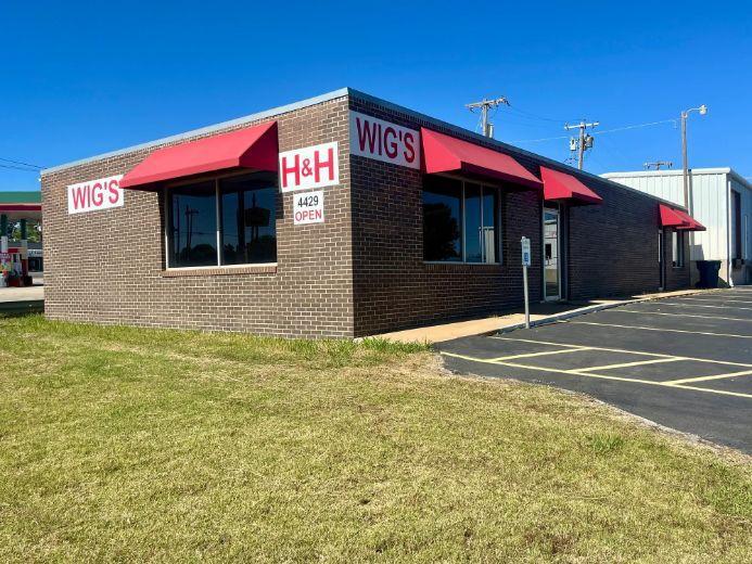 4429 NW 10th St (Retail and Industrial) portfolio of 2 properties for sale on LoopNet.ca - Building Photo - Image 2 of 10