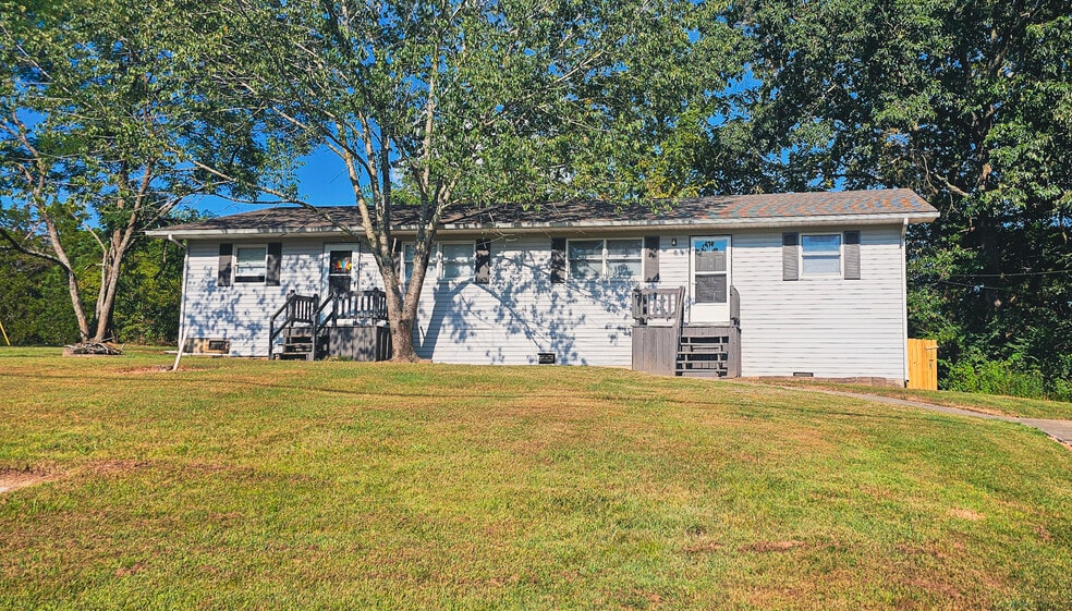 1801 Ridgewood Dr, Murray, KY for sale - Building Photo - Image 1 of 40