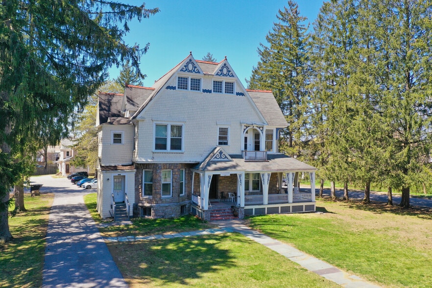 34-Unit Multifamily Glens Falls portfolio of 3 properties for sale on LoopNet.ca - Primary Photo - Image 1 of 3