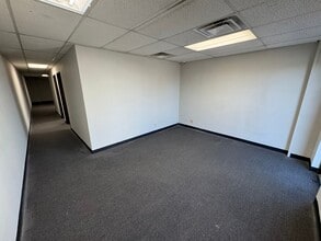 10828 E Newton St, Tulsa, OK à louer Photo intérieure- Image 2 de 8