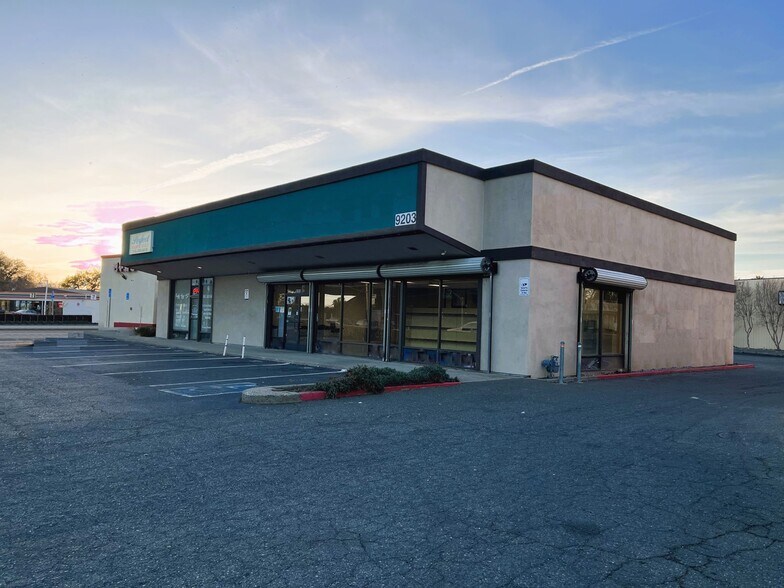 9203 Folsom Blvd, Sacramento, CA for lease - Building Photo - Image 1 of 3