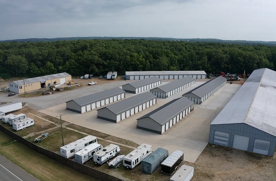 922 N M-37 Hwy, Hastings, MI à vendre - Photo principale - Image 1 de 11