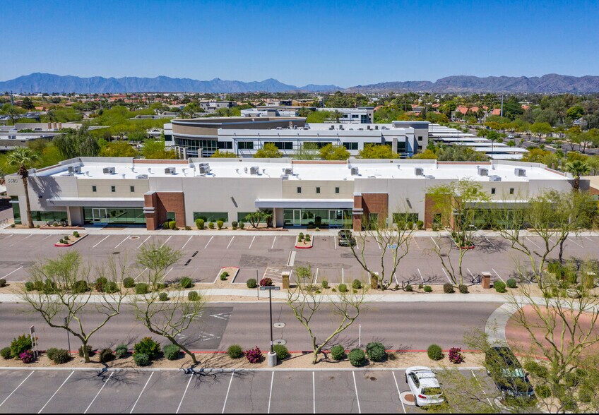 5500 W Chandler Blvd, Chandler, AZ à louer - Photo du bâtiment - Image 2 de 11