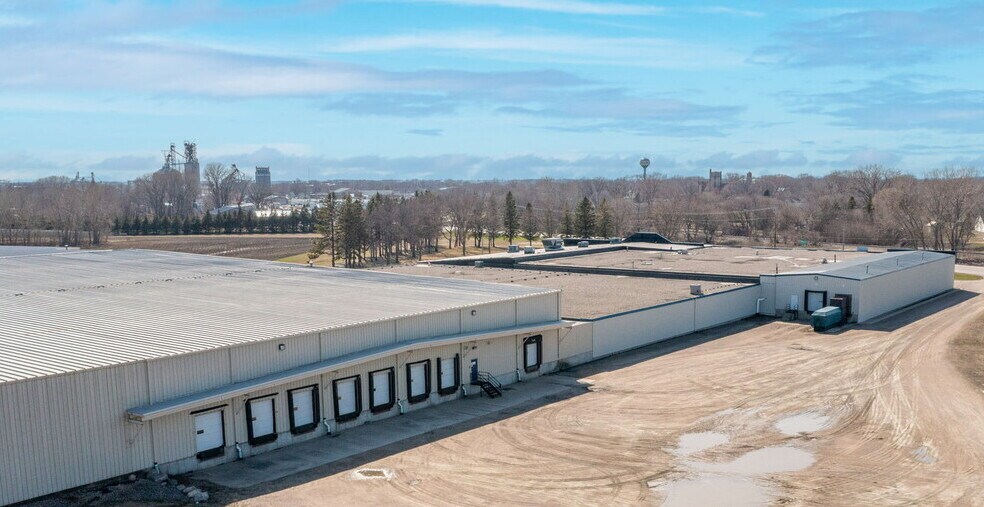 223 1st Ave SE, Clara City, MN à vendre - Photo du bâtiment - Image 2 de 11