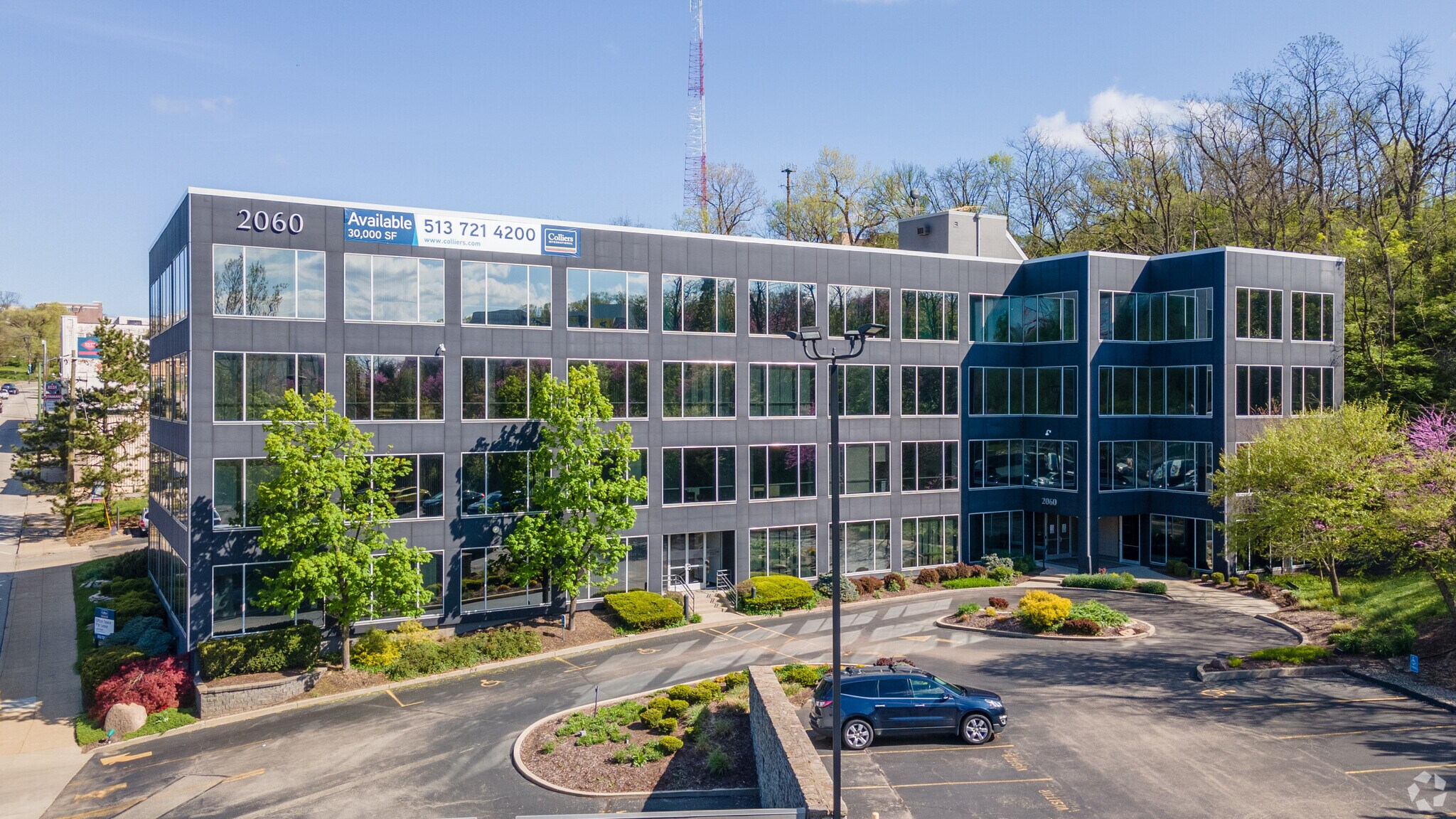2060 Reading Rd, Cincinnati, OH à louer Photo principale- Image 1 de 8