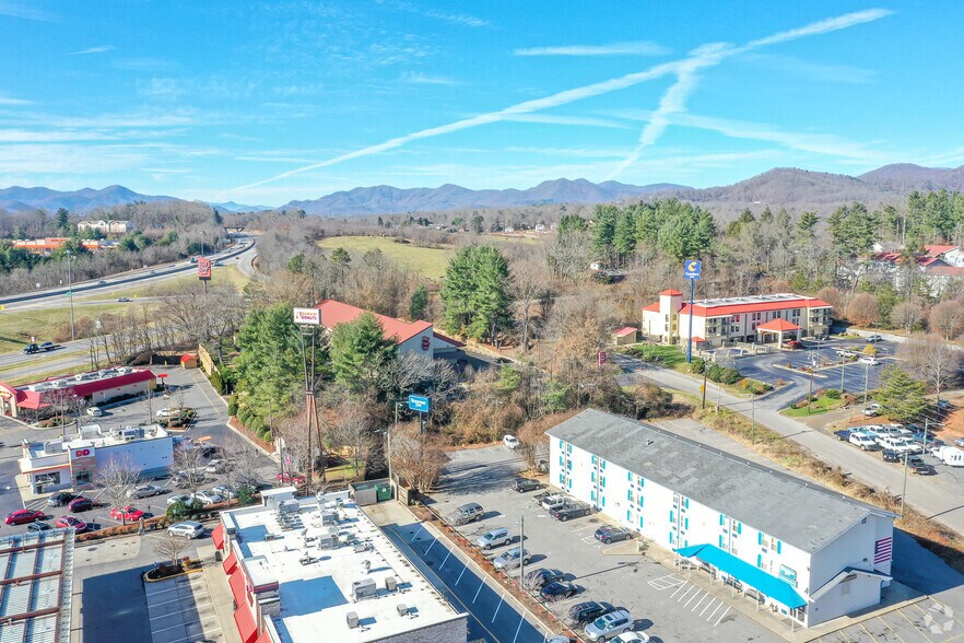 8 Crowell Rd, Asheville, NC à vendre - Photo du bâtiment - Image 2 de 2