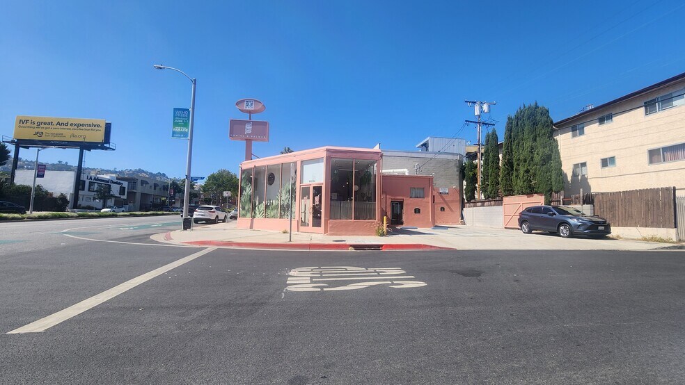 1000 N Fairfax Ave, West Hollywood, CA à vendre - Photo du bâtiment - Image 2 de 13