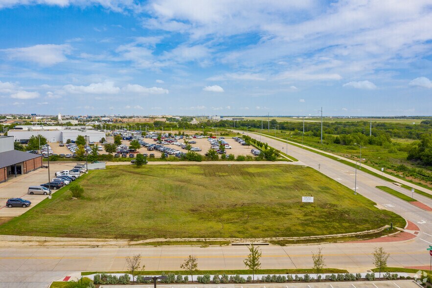 305 N Village Creek Pky, Burleson, TX à vendre - Aérien - Image 3 de 11