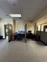 8121 W Grandridge Blvd, Kennewick, WA for lease Interior Photo- Image 1 of 6