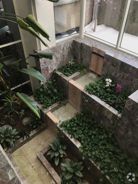 30300 Northwestern Hwy, Farmington Hills, MI à louer - Hall d’entrée - Image 2 de 3