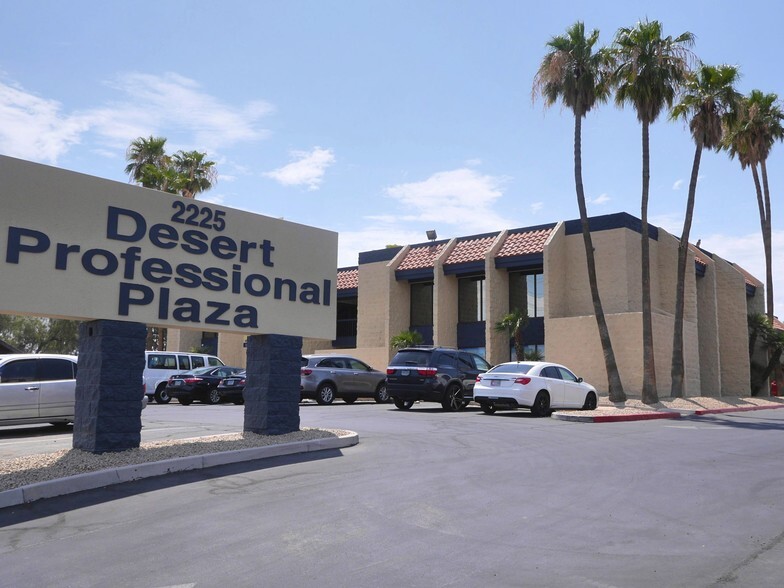 2225 E Flamingo Rd, Las Vegas, NV for lease - Building Photo - Image 1 of 15