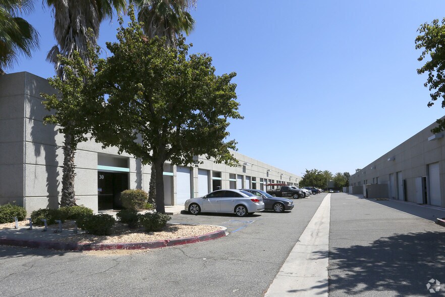 26111 Ynez Rd, Temecula, CA à louer - Photo du bâtiment - Image 2 de 5