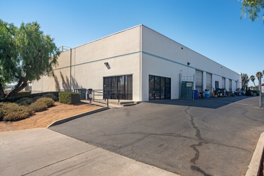 1377 Armorlite Dr, San Marcos, CA à vendre - Photo du bâtiment - Image 3 de 6