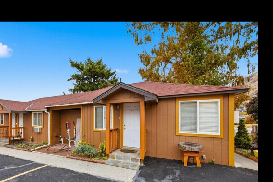 2044 W Woodin Ave, Chelan, WA à vendre - Photo du bâtiment - Image 3 de 29
