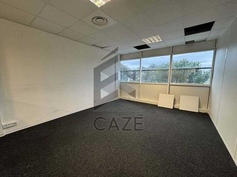 Office in Mérignac for lease - Interior Photo - Image 3 of 5