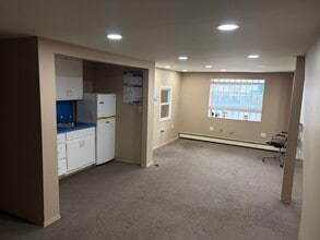 421 Broadway, West Babylon, NY for lease Interior Photo- Image 2 of 5