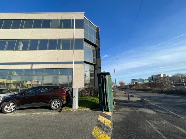 Flex dans Colombes à louer - Photo du bâtiment - Image 2 de 18