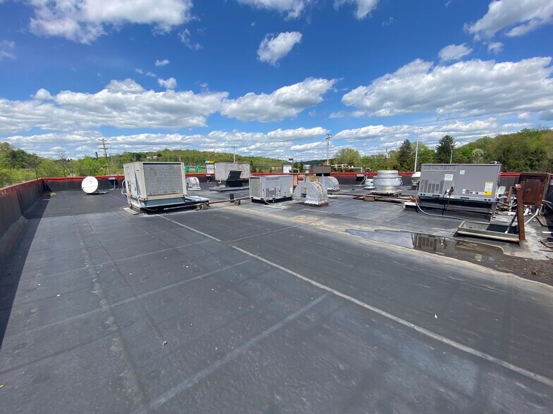 200 Sheffield Dr, Delmont, PA à louer - Photo du bâtiment - Image 2 de 14