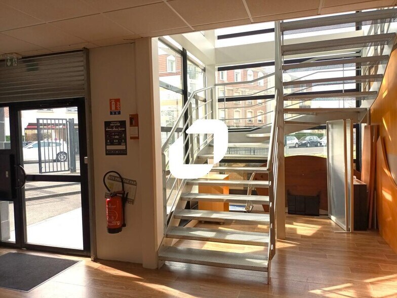 Office in Marcq-en-Baroeul for sale - Lobby - Image 2 of 9