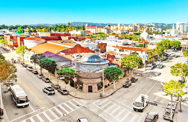 Plus de détails pour 1139 Glendon Ave, Los Angeles, CA - Commerce de détail à vendre