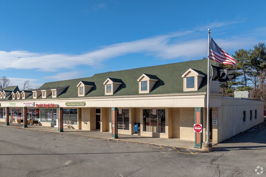 426-436 Blooming Grove Tpke, New Windsor Township, NY à louer - Photo du bâtiment - Image 1 de 22