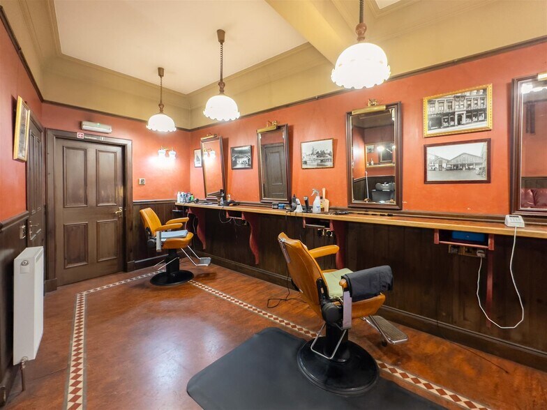 Cameron's Barber Shop and Flat, Inverness à vendre - Photo intérieure - Image 3 de 13