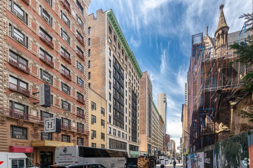 24-28 W 25th St, New York, NY à louer - Photo du bâtiment - Image 2 de 5