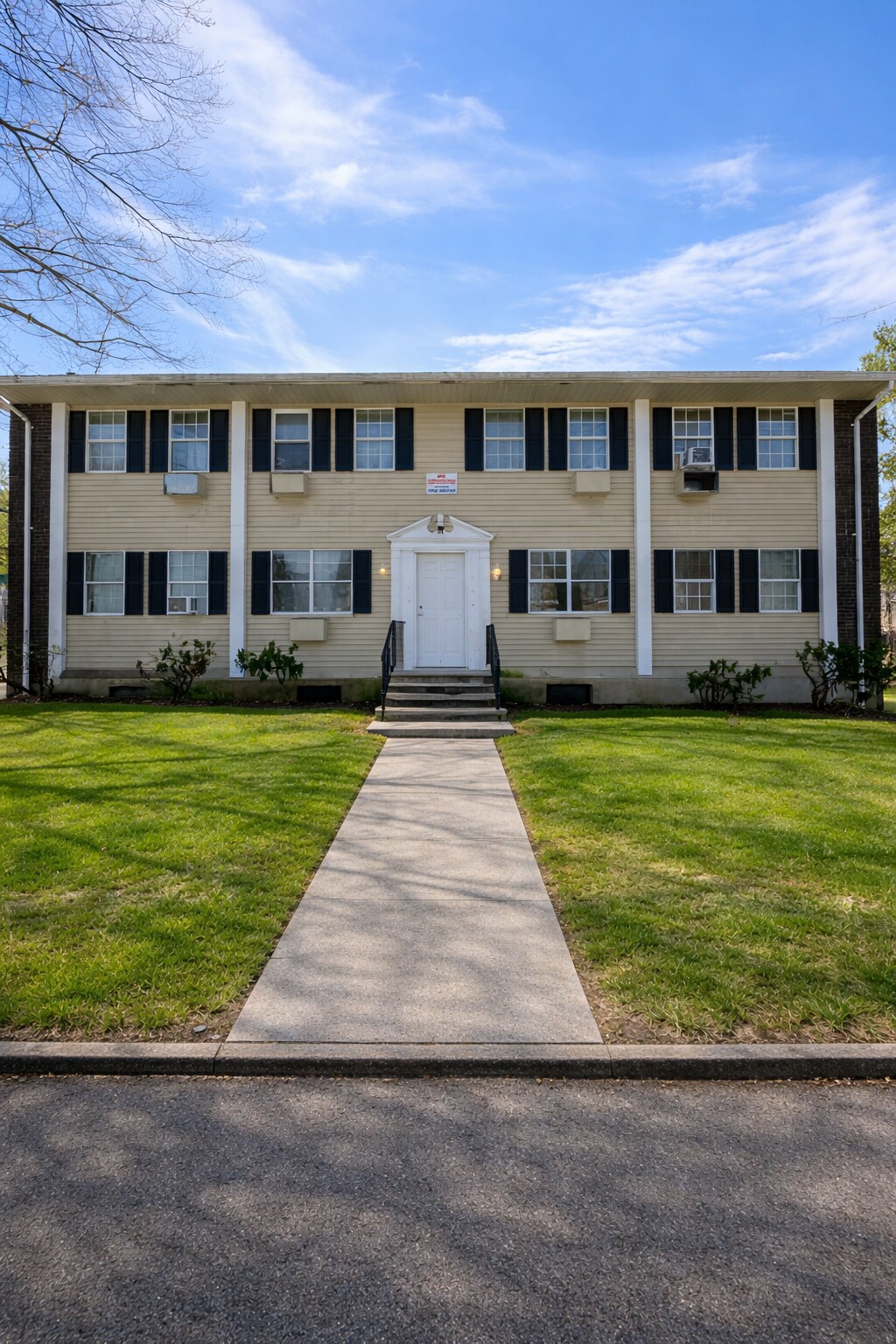 44 Angel Dr, Waterbury, CT à vendre Photo principale- Image 1 de 20