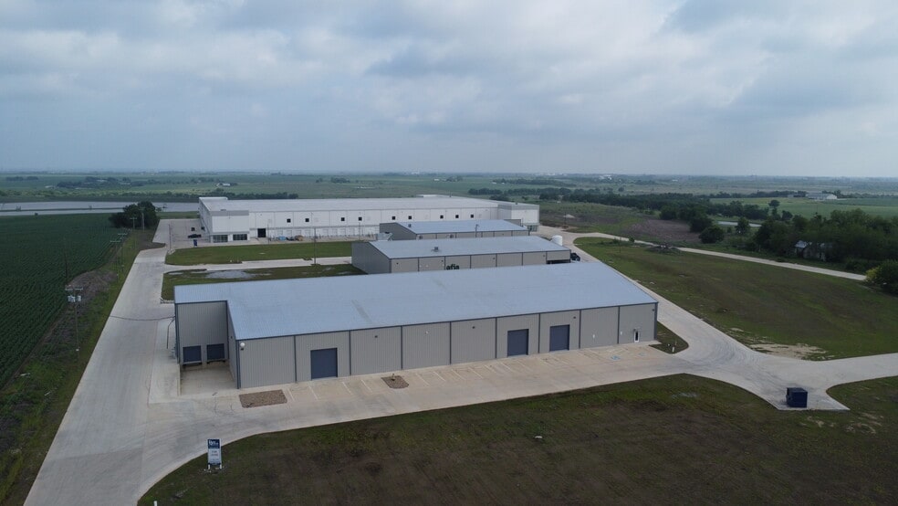 200 BFG 9000 Way, Taylor, TX for lease - Building Photo - Image 2 of 3