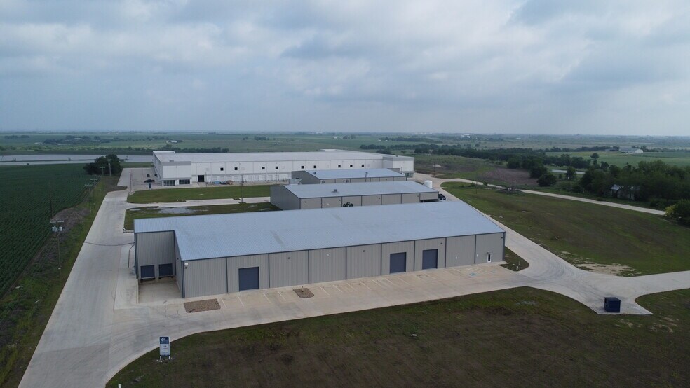 200 BFG 9000 Way, Taylor, TX à louer - Photo du bâtiment - Image 2 de 3