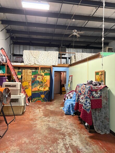 3201 Totton Rd, Poulsbo, WA à louer - Photo du bâtiment - Image 2 de 5