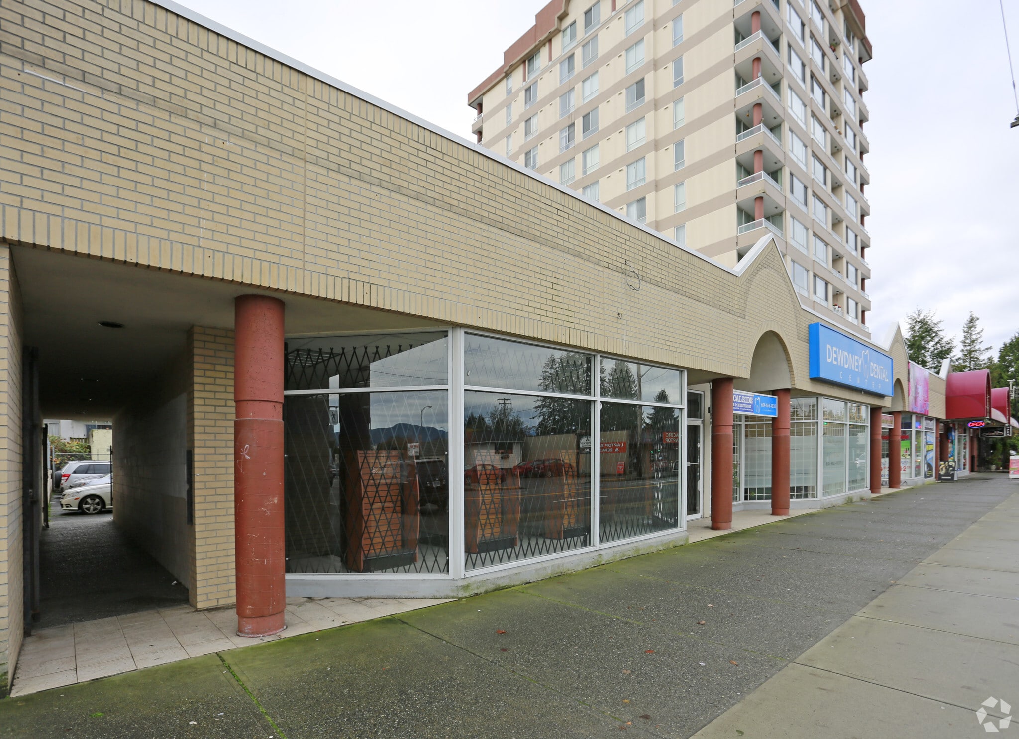 22214 Dewdney Trunk Rd, Maple Ridge, BC for lease Primary Photo- Image 1 of 11
