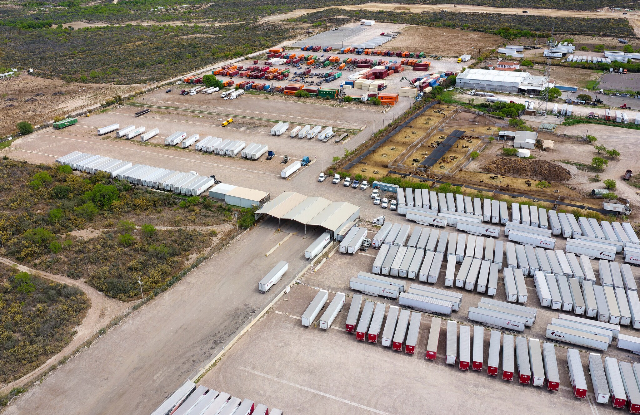 22239 Mines Rd, Laredo, TX à louer Aérien- Image 1 de 4