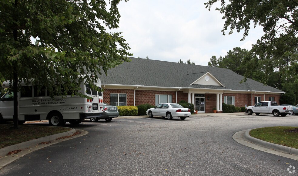 101 Arbor Creek Dr, Holly Springs, NC à vendre - Photo du bâtiment - Image 2 de 2