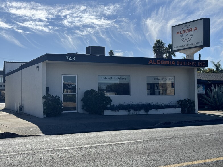 743 E Valley Pky, Escondido, CA for lease - Building Photo - Image 1 of 2