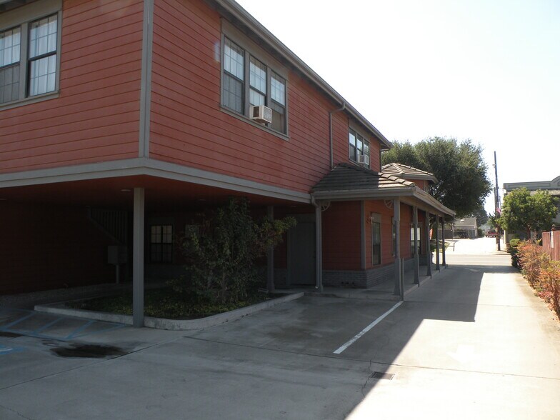 235 E Clark Ave, Orcutt, CA à louer - Photo du bâtiment - Image 3 de 17