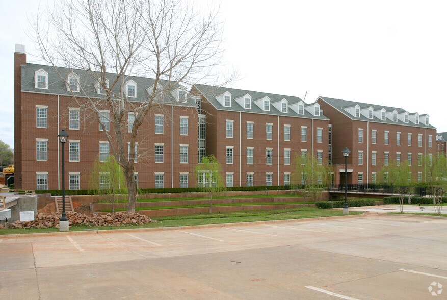 6201 N Classen Blvd, Oklahoma City, OK à louer - Photo du bâtiment - Image 2 de 11