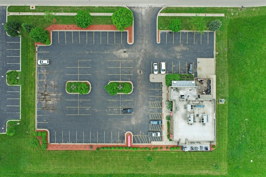 2126 Gateway Ctr, Belvidere, IL à vendre - Photo du bâtiment - Image 2 de 15